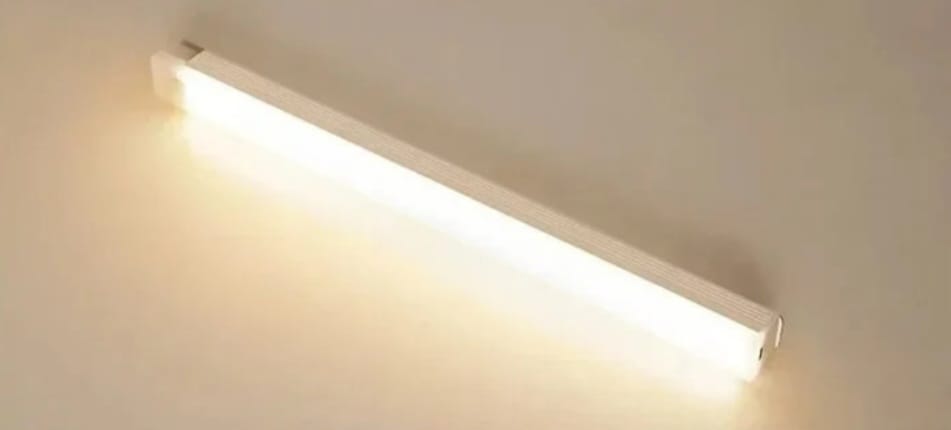 💡 Lámpara LED Recargable con Sensor PIR – Ilumina tu vida con inteligencia ⚡